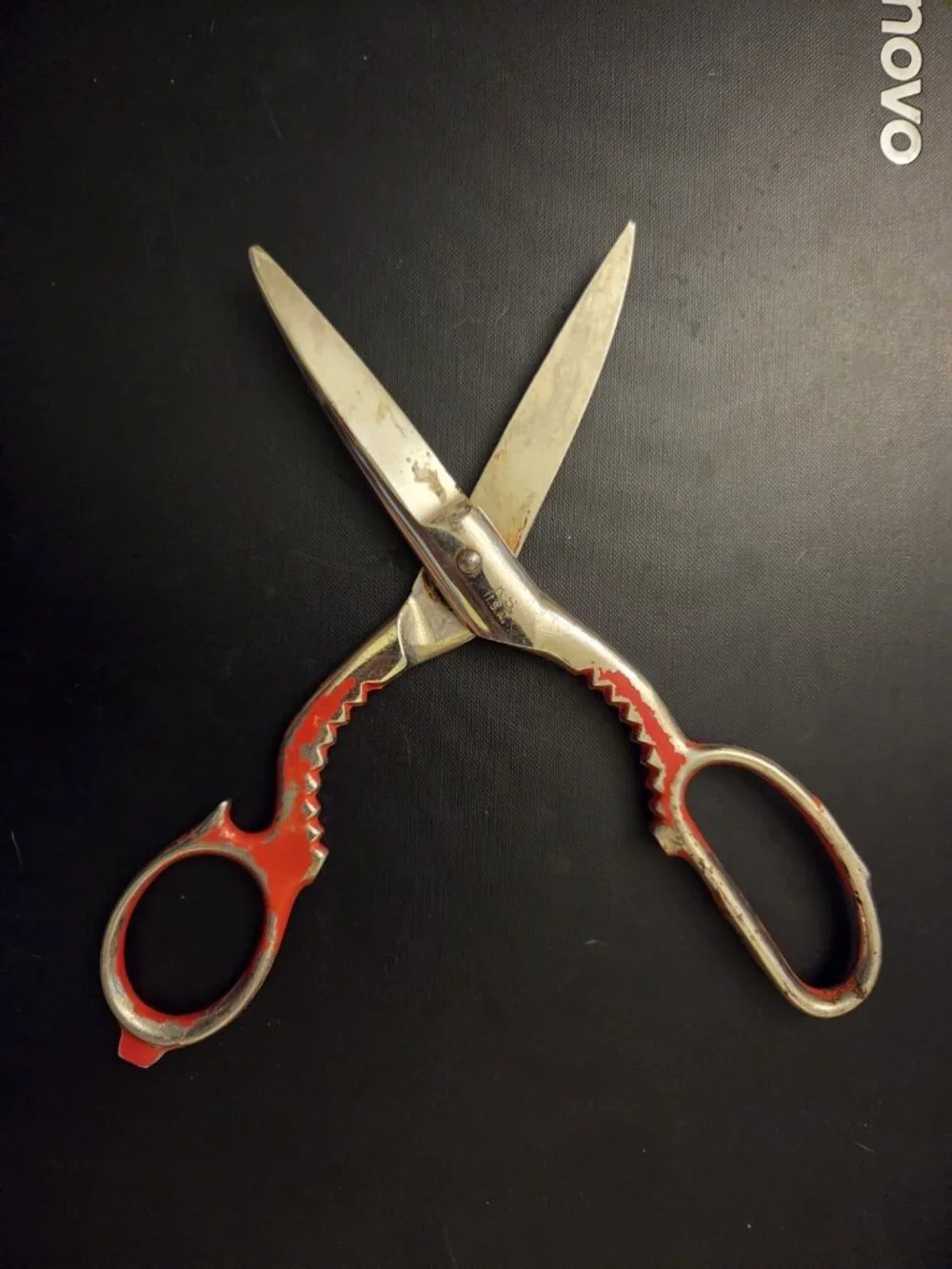 Vintage WISS KS Serrated Kitchen Shears Scissors Bottle Opener Nut Crk Red Paint